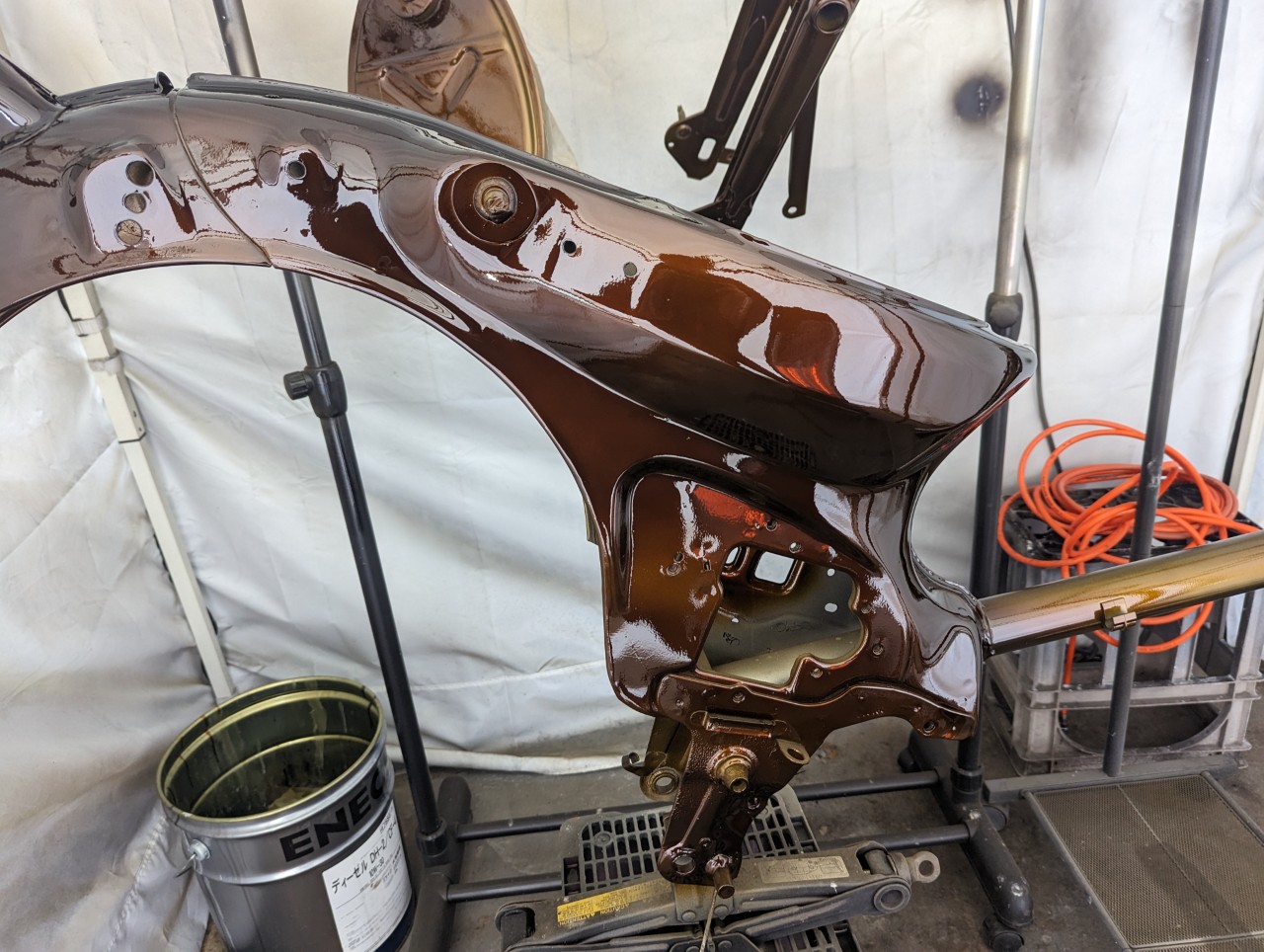 キャンディーカラーを塗装したリトルカブのフレーム別角度
